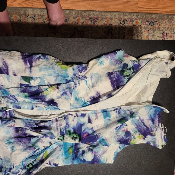 Lovely fluffy dress - Picture 8 of 9